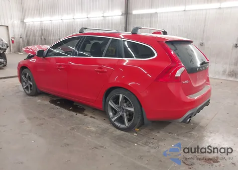 2015 Volvo V60 T6 R-Design Platinum из США, поврежденный, VIN YV1902SH9F1209000